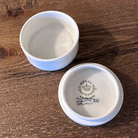 Royal Copenhagen Blue Hand Painted Pin Box 4724 - Picture 3 of 5